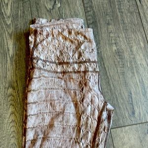 Carley alligator legging